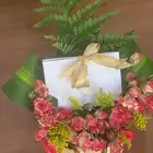 منسق ورد طبيعي وورد صناعي