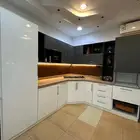مطبخ المنيوم باب خشب ( غير مستخدم ) 4800 فقط
