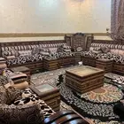 كنب متصل 8 ب 6 مع 8 طوايل خدمه و طاوله كبيره و 3 ستاير