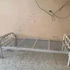 يوجد عندي كراسي حديد عدد أربعة بحالة جيده