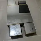 طاوله مع طاولات خدمه