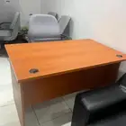 طاوله وكرسي