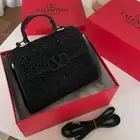 شنط نسائيه شنط فالنتينو وبرادا شامل توصيل ودفع عند الاستلام
