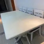 طاولة طعام كبيرة