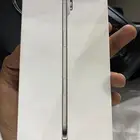 ايفون 17 اير لون ذهبي مساحة التخزين 256 جديد بالكرتون