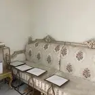 كنب مع ستارة نظيف