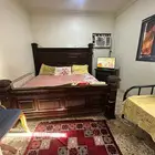 غرفه نوم كبيره سرير ودولاب وتسريحه