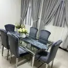 طاولة وكراسي