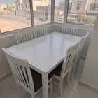 طاولة طعام من هوم بوكس