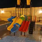 يوجد زحاليق وألعاب مائيه