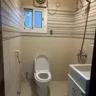 غرفة لسائق مع حمام والمطبخ مشترك تكفي لشخصين