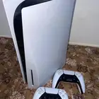 بلايستيشن 5 يدين نظيف جدا