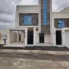للبيع روف علوي مع ملحق درج داخلي وخارجي