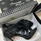 أحذية وعطور