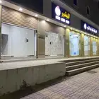 محل للإيجار تجاري فرصة ذهبية على شارع 60 بالقوز