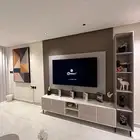 شاشه بلازما وخلفيه بديل خشب
