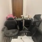 اغراض صالون دولاب وكراسي للحلاقة