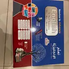 جهاز تعليم الإنجليزية وكتاب وقلم يقرأ الكلمات