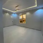 للبيع شقه روف دور ثاني وملحق من 9 غرف سعر 660 الف احد رفيده