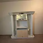 دالوب ابيض مع أبواب زجاج مع أناره