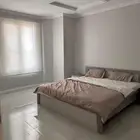 سرير حجم كينج مع مرتبة