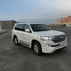 لاندكروزر 2017 فطيمي نظيف شرط من الصدام إلى الصدام