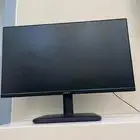 مكتبة وشاشة وموكيت