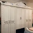 غرفة نوم بيضاء