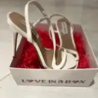 احذية نسائية وشنطة