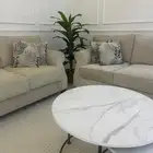 كنب وطاوله وسجاد نظيفه