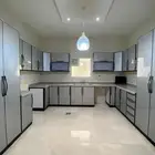 شقة فاخرة حي النزهه خمس غرف ( مطبخ ومكيفات)