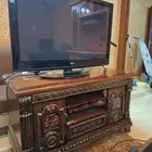 تلفزيون و طاولة تلفزيون