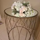 طاولة عرض كبيرة