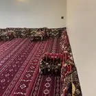 غرفة مكونة من مطبخ ودورة مياة ومشب ومؤثثة بالكامل