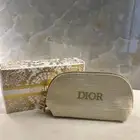 حقيبة مكياج Dior تم البيع