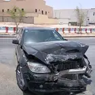 مرسيدس C300 مصدومة من الأمام لكن المكينة سليمة