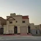 فيلا مع 3 شقق للبيع