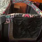 سرير وعربة اطفال وكرسي سياره وحقيبة وبانيو اطفال