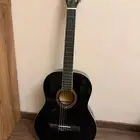 غيتار شبه جديد غير مستعمل كثير