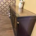 طاولة طعام وملحقاتها للبيع 12 كرسي طاوله عدد البوفيه 2