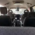 سيارة جراند فويجر لون ابيض
