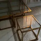 طاوله قهوه مع اربعه طاولات خدمه