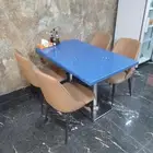 طاولات مع كراسي