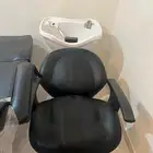 ثلاثه كراسي صوالين و مغسله جديده