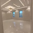 للبيع روف علوي مع ملحق درج داخلي وخارجي وسط الخدمات