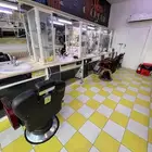 صالون حلاقة لتقبيل