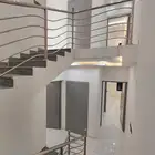 للبيع روف علوي مع ملحق درج خارجي فقط 9 غرف و بسعر 650 الف