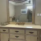 غرفه نوم تسريحه وسرير مزوج وكومدينتين ودولاب كبير