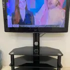 تلفزيون شغال نظيف مع طاولة قزاز  مكيف صحراوي