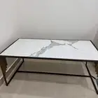 طاولة رخام والقاعدة ذهبي